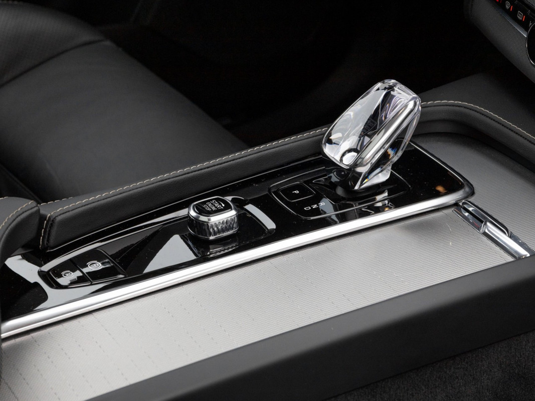 Volvo XC90 B5 (D) AWD - SUV/Off-road - Grau - Gebrauchtwagen - Bild 9