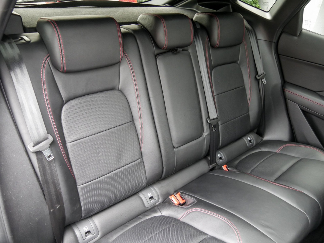 Jaguar E-PACE - SUV/Off-road - Weiss - Gebrauchtwagen - Bild 4