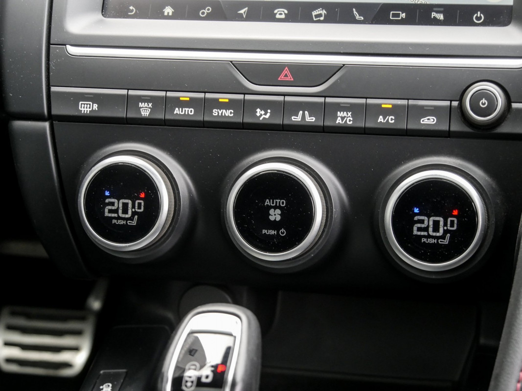 Jaguar E-PACE - SUV/Off-road - Weiss - Gebrauchtwagen - Bild 8