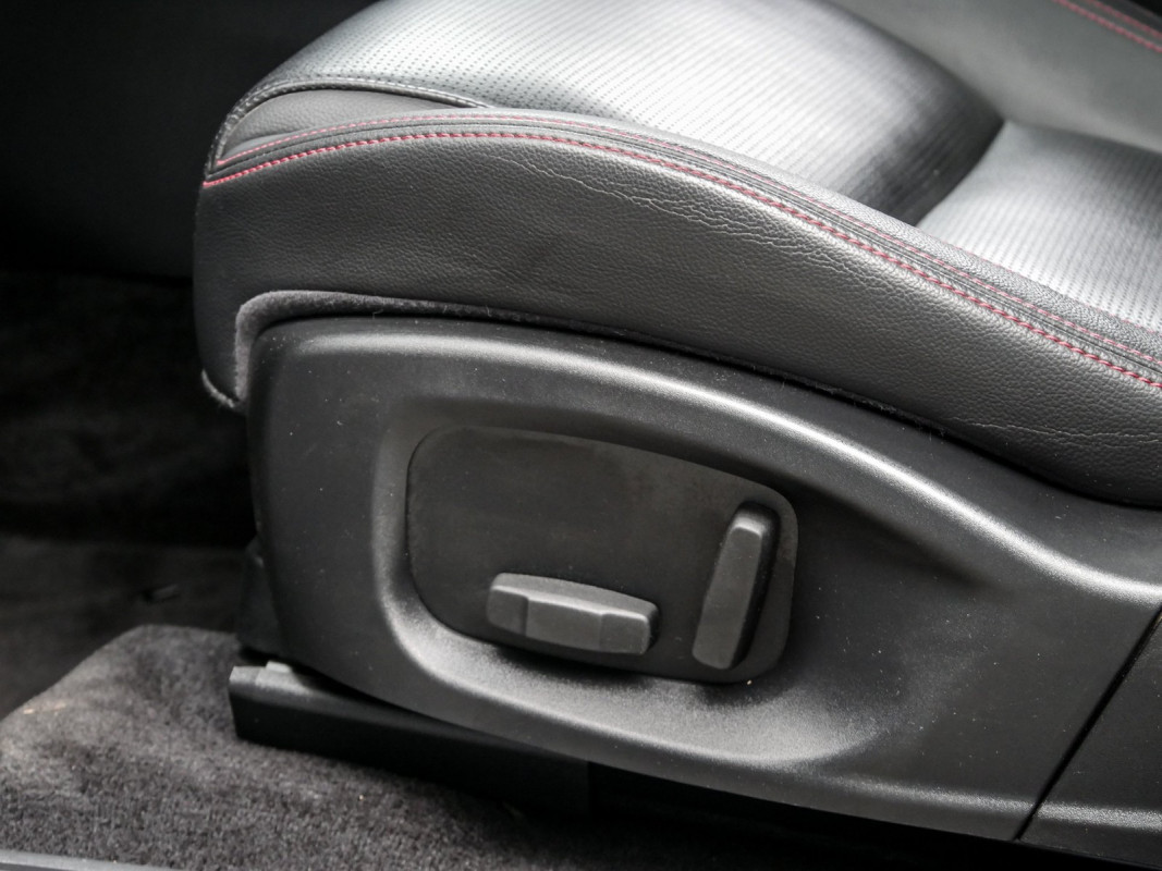 Jaguar E-PACE - SUV/Off-road - Weiss - Gebrauchtwagen - Bild 11