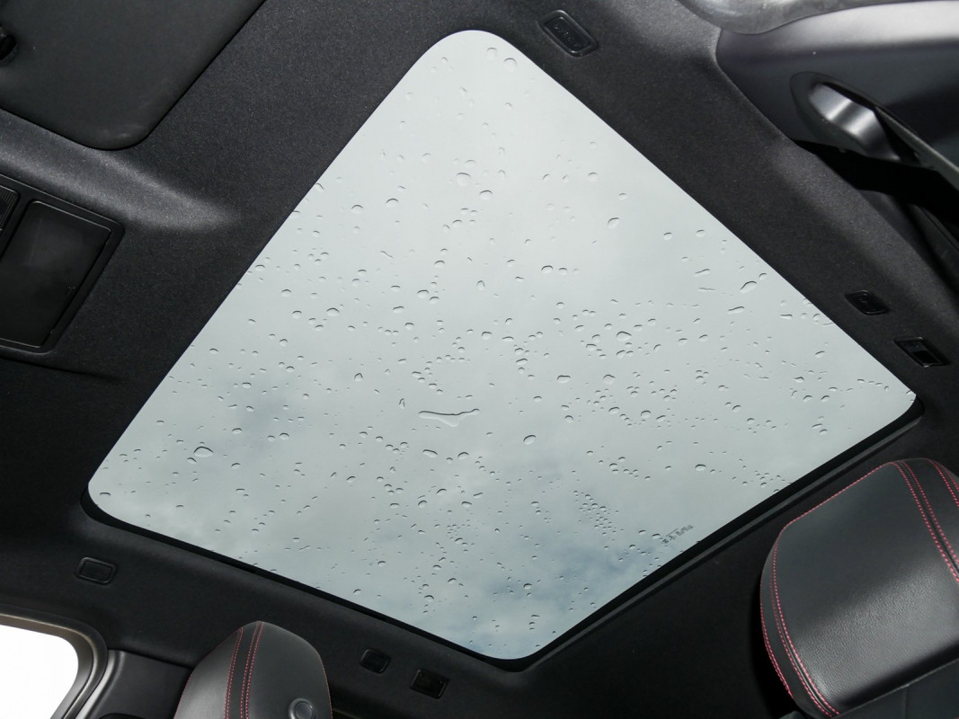 Jaguar E-PACE - SUV/Off-road - Weiss - Gebrauchtwagen - Bild 12