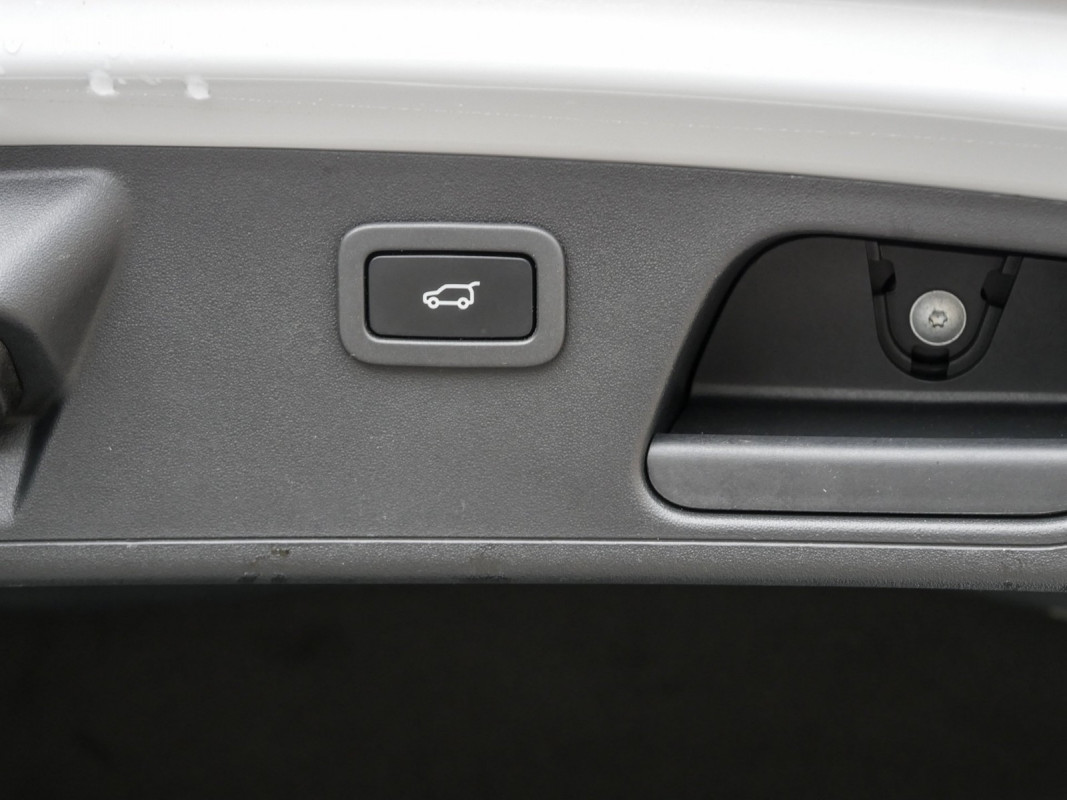 Jaguar E-PACE - SUV/Off-road - Weiss - Gebrauchtwagen - Bild 14