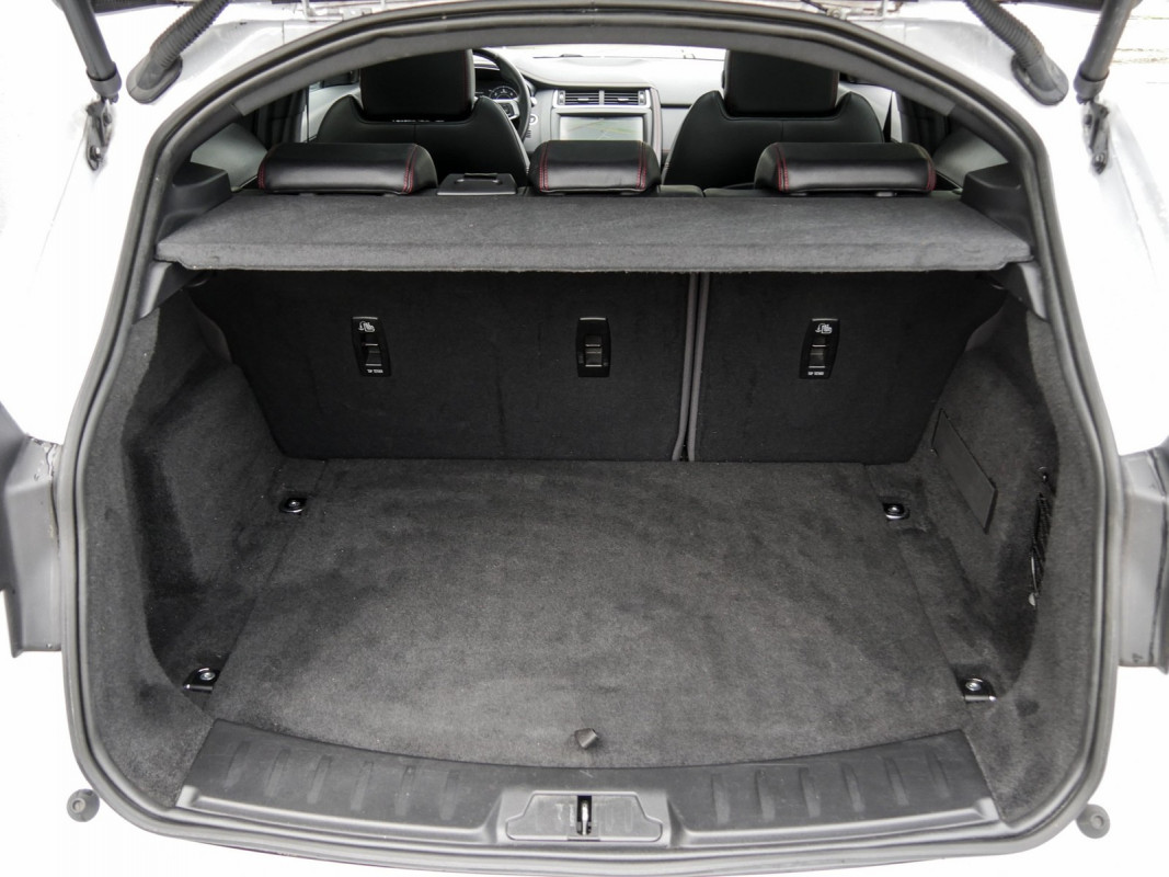 Jaguar E-PACE - SUV/Off-road - Weiss - Gebrauchtwagen - Bild 15