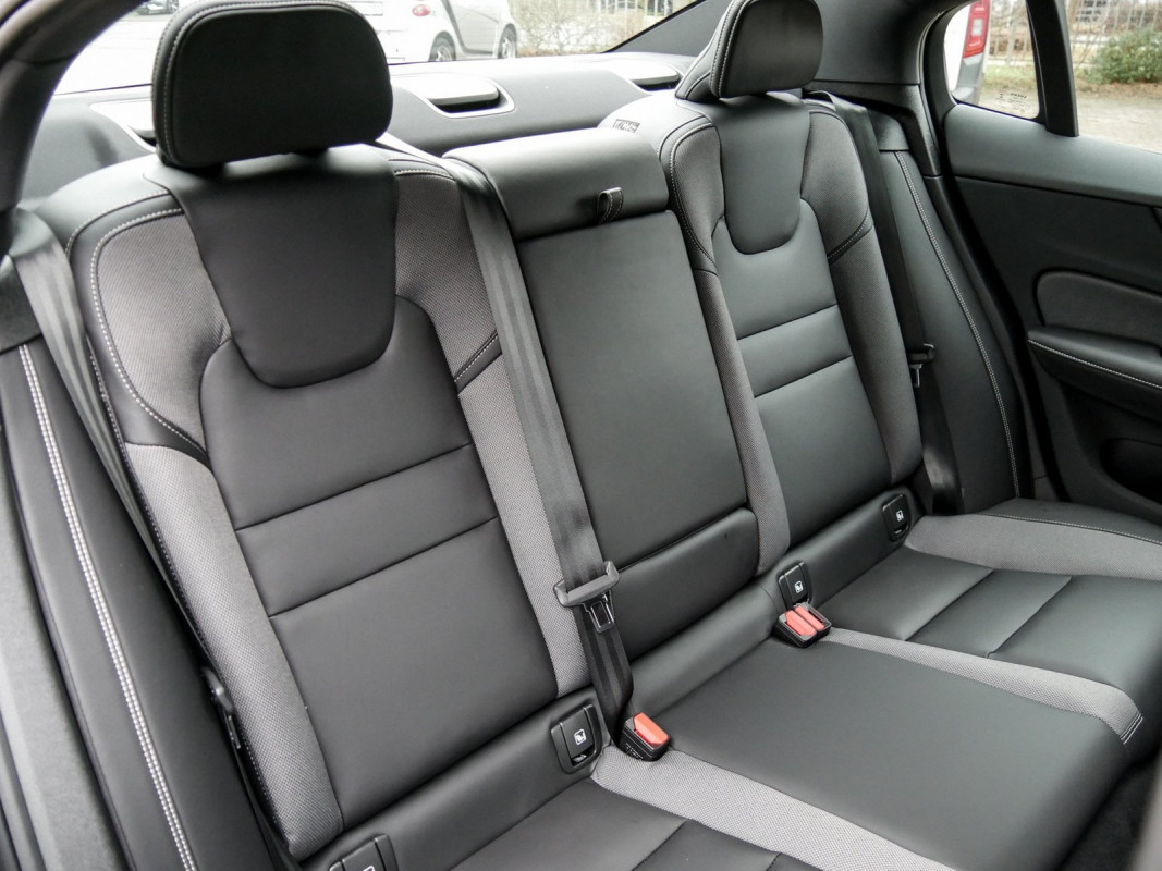 Volvo S60 B4 Benzin Mild-Hybrid - Limousine - Grau - Gebrauchtwagen - Bild 5