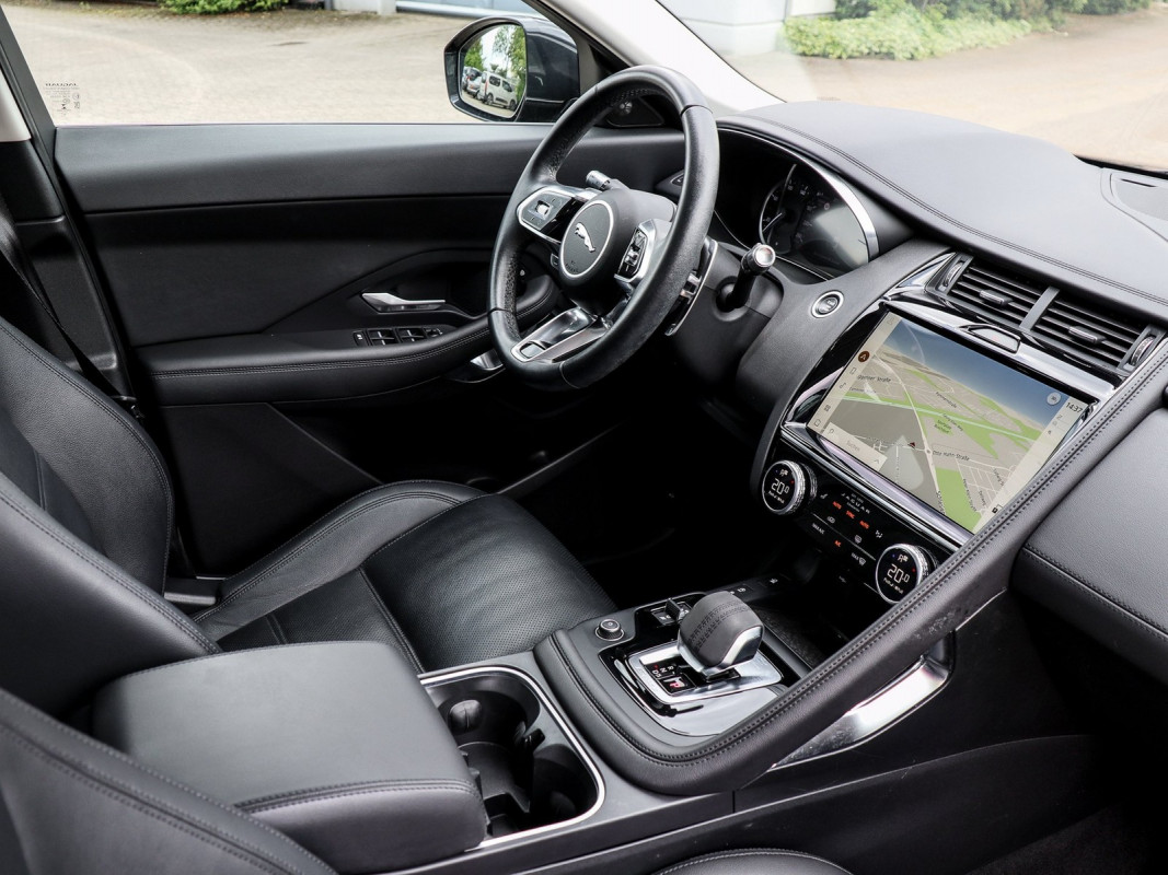Jaguar E-PACE - SUV/Off-road - Schwarz - Gebrauchtwagen - Bild 3