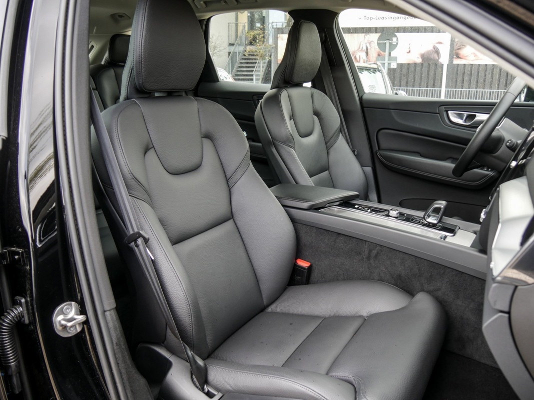 Volvo XC60 B4 Diesel - SUV/Off-road - Schwarz - Gebrauchtwagen - Bild 7