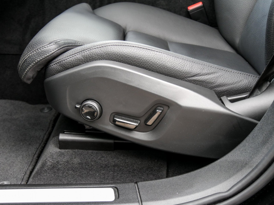 Volvo XC60 B4 Diesel - SUV/Off-road - Schwarz - Gebrauchtwagen - Bild 15