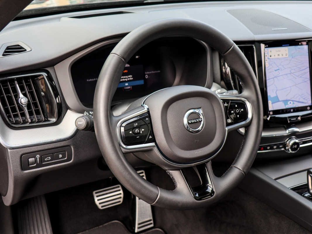 Volvo XC60 T6 Recharge Plug-In Hybrid - SUV/Off-road - Schwarz - Gebrauchtwagen - Bild 10