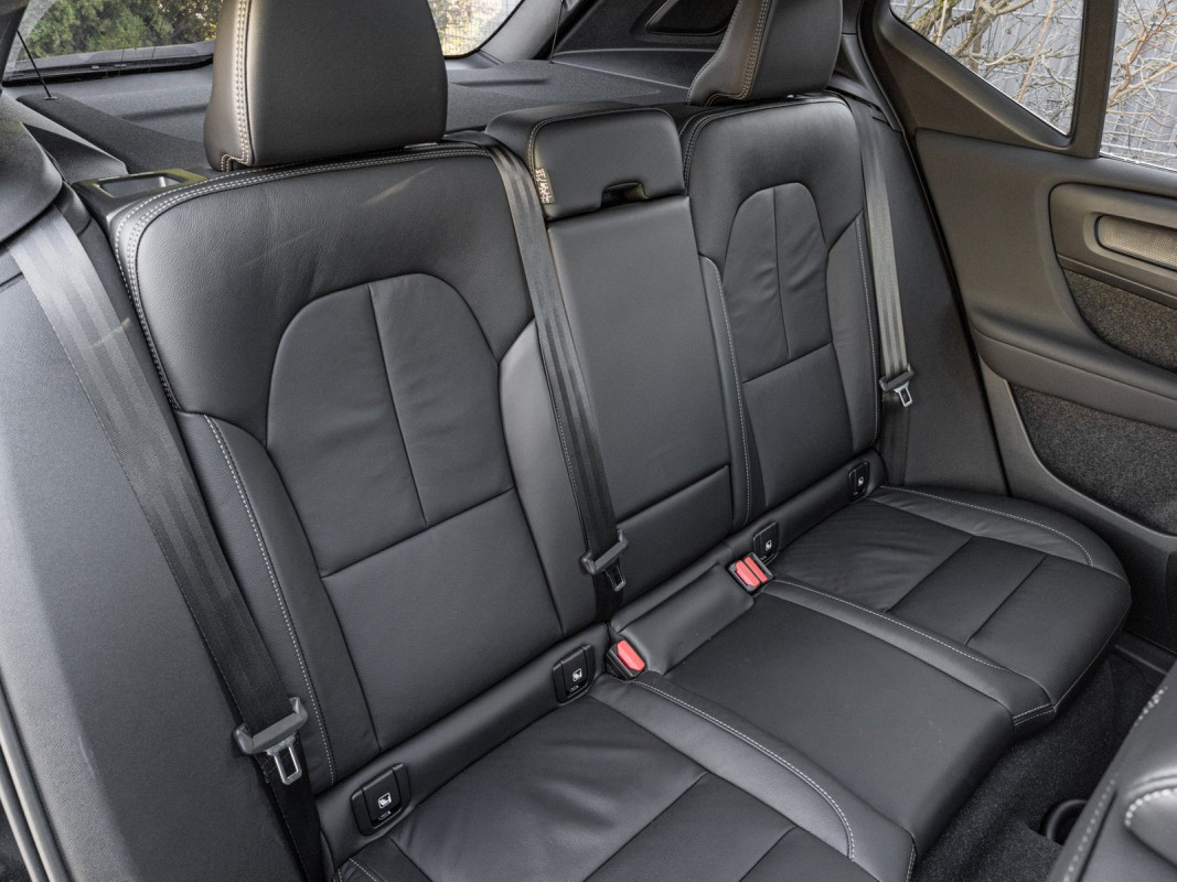 Volvo XC40 T5 Recharge Plug-In Hybrid - SUV/Off-road - Schwarz - Gebrauchtwagen - Bild 5