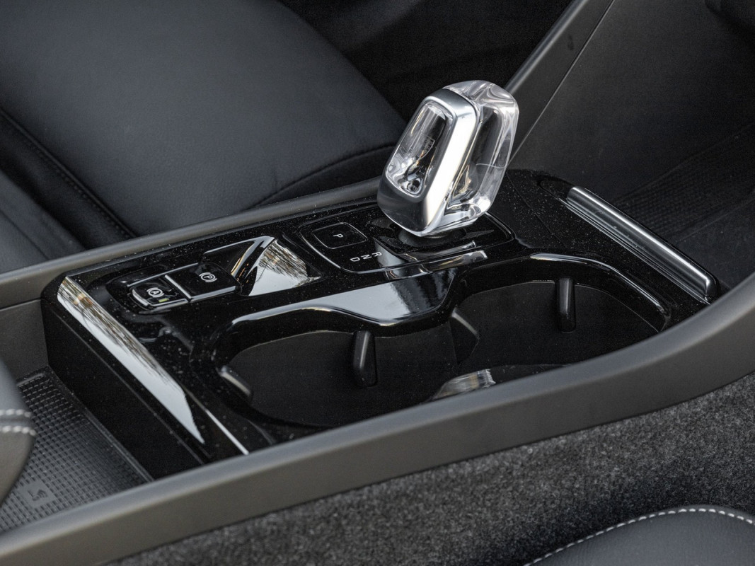 Volvo XC40 T5 Recharge Plug-In Hybrid - SUV/Off-road - Schwarz - Gebrauchtwagen - Bild 7