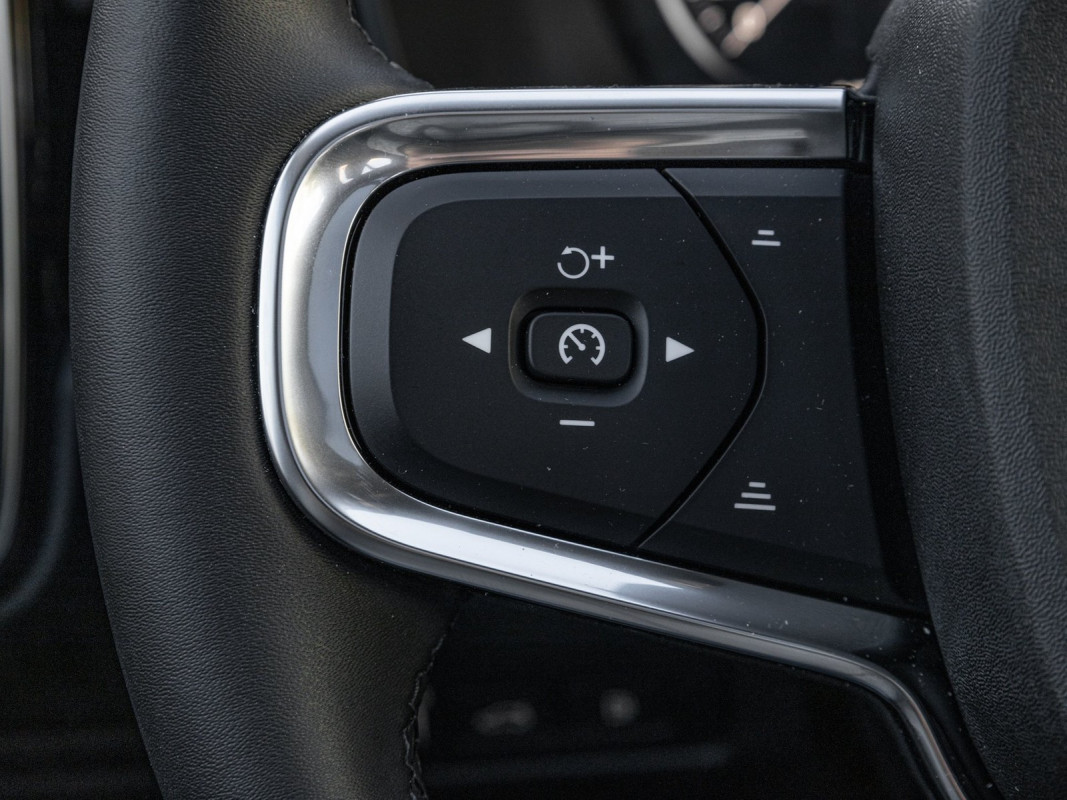 Volvo XC40 T5 Recharge Plug-In Hybrid - SUV/Off-road - Schwarz - Gebrauchtwagen - Bild 14