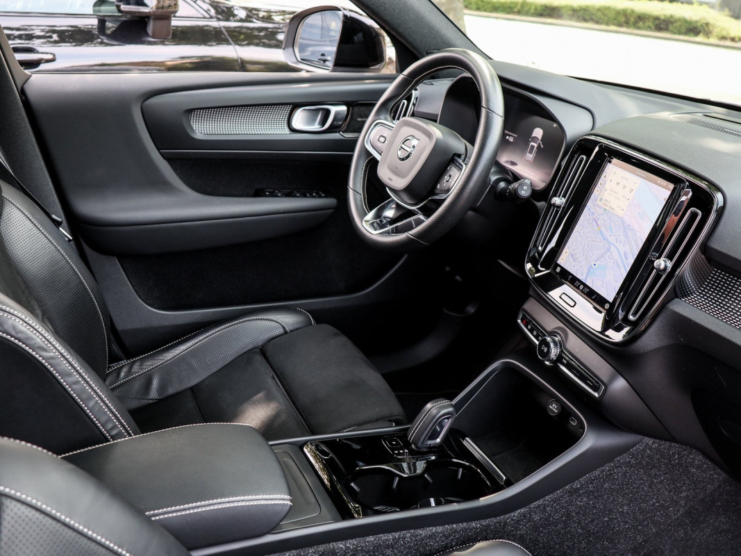 Volvo XC40 Recharge P8 - SUV/Off-road - Silber - Gebrauchtwagen - Bild 3