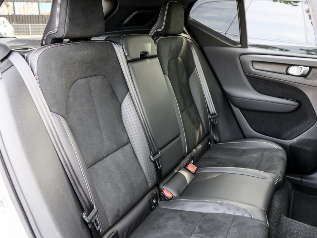 Volvo XC40 Recharge P8 - SUV/Off-road - Silber - Gebrauchtwagen - Bild 5