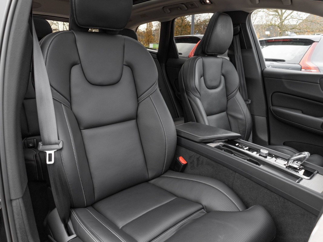 Volvo XC60 T8 AWD - SUV/Off-road - Schwarz - Gebrauchtwagen - Bild 7