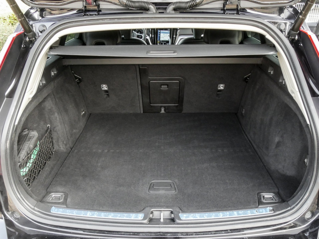 Volvo V60 B3 - Kombi - Schwarz - Gebrauchtwagen - Bild 12