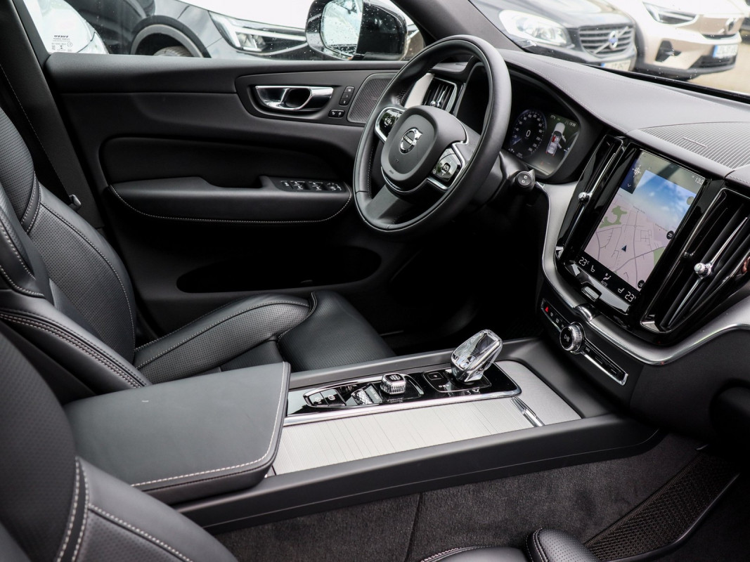Volvo XC60 T8 Recharge AWD - SUV/Off-road - Schwarz - Gebrauchtwagen - Bild 3