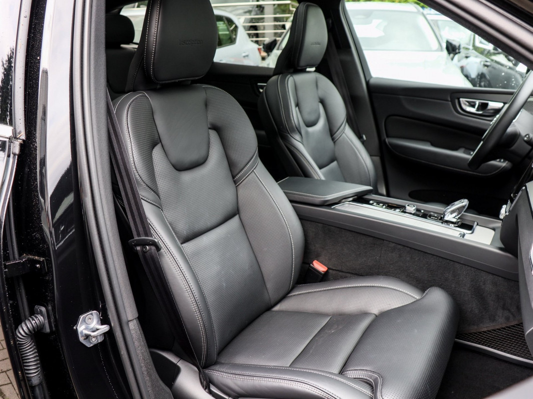 Volvo XC60 T8 Recharge AWD - SUV/Off-road - Schwarz - Gebrauchtwagen - Bild 7