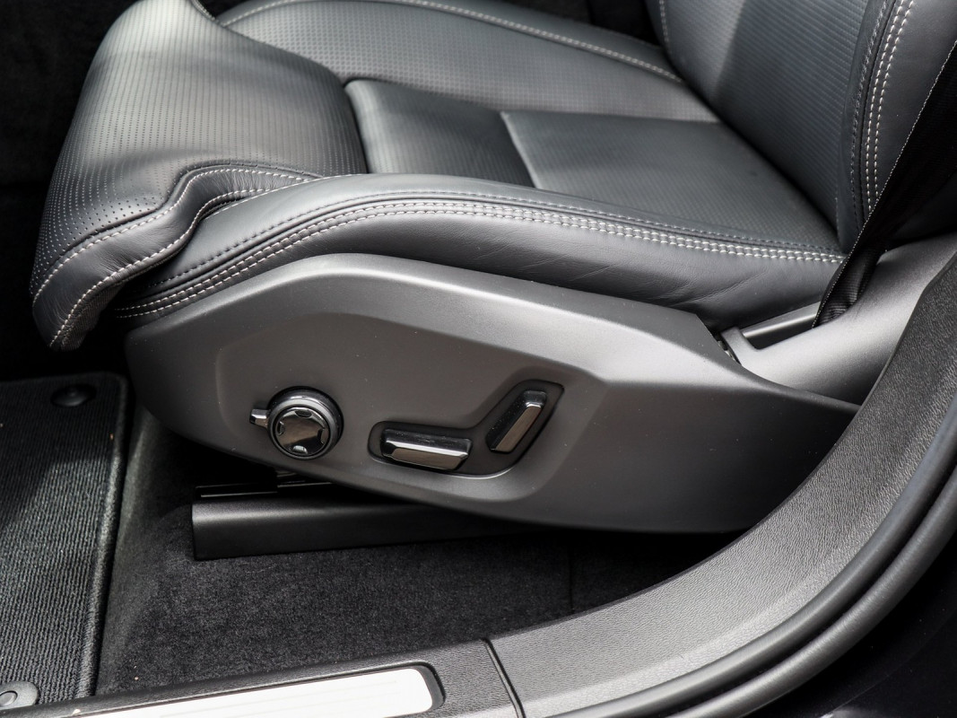 Volvo XC60 T8 Recharge AWD - SUV/Off-road - Schwarz - Gebrauchtwagen - Bild 15