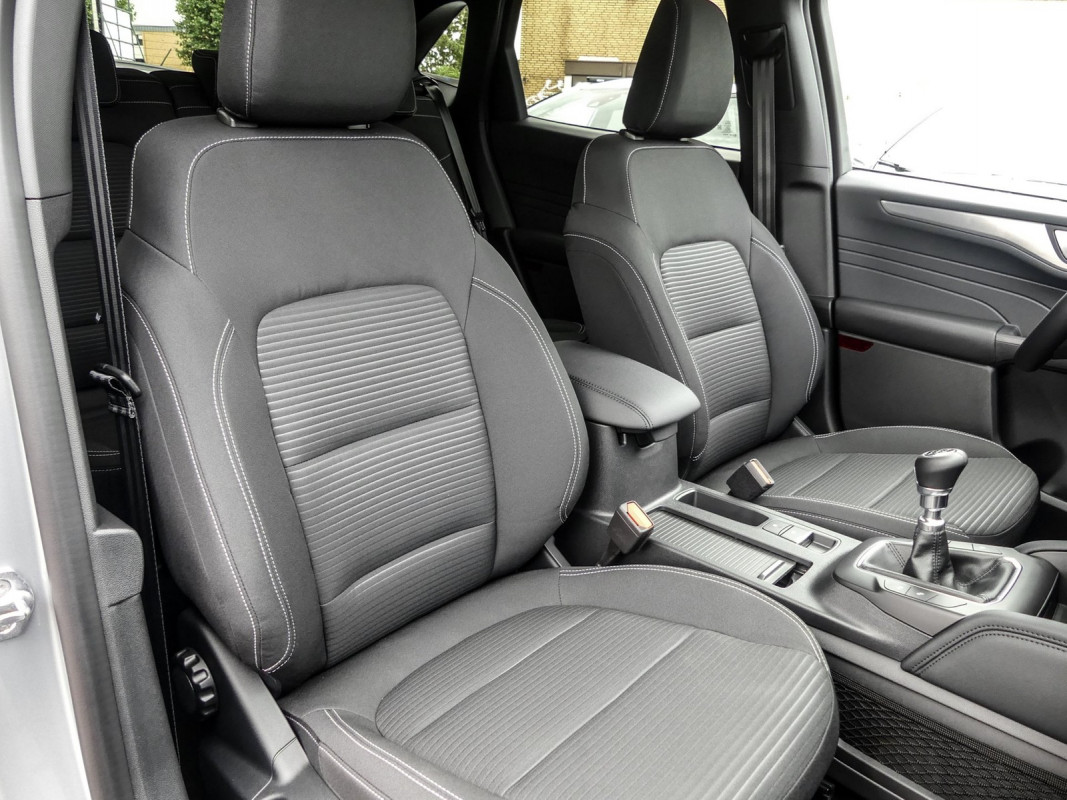 Ford Kuga Titanium 1,5 l EcoBoost 150 PS - SUV/Off-road - Silber - Gebrauchtwagen - Bild 7