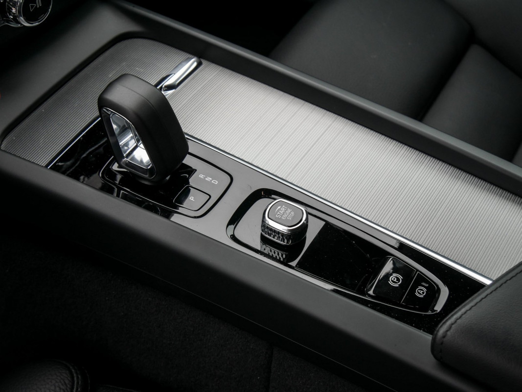 Volvo XC60 B4 Diesel - SUV/Off-road - Schwarz - Gebrauchtwagen - Bild 11