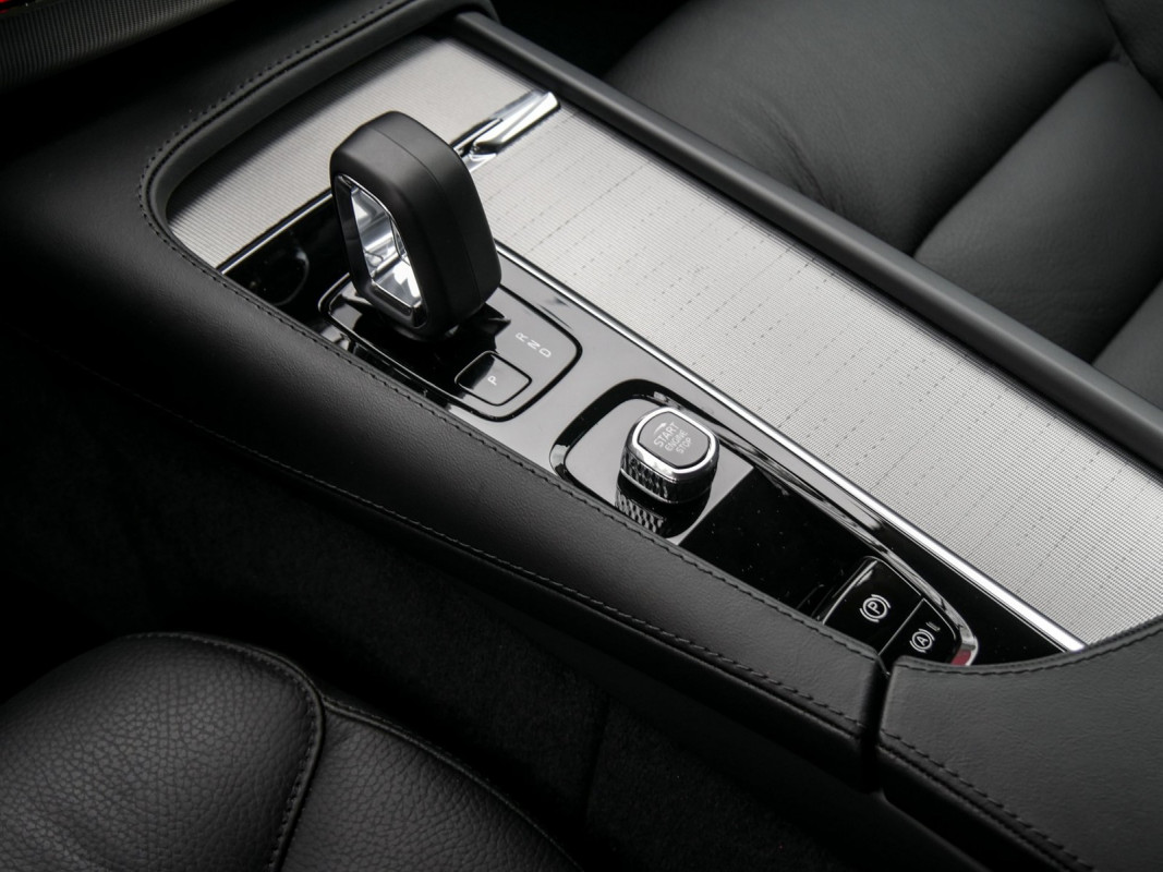 Volvo XC90 T8 Recharge AWD - SUV/Off-road - Schwarz - Gebrauchtwagen - Bild 11