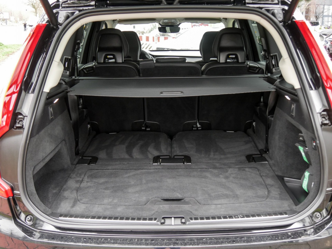 Volvo XC90 T8 Recharge AWD - SUV/Off-road - Schwarz - Gebrauchtwagen - Bild 12
