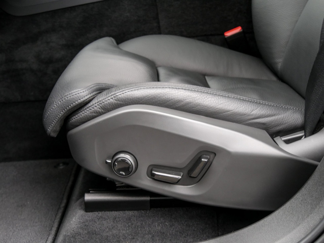 Volvo XC60 T6 AWD Recharge - SUV/Off-road - Schwarz - Gebrauchtwagen - Bild 15