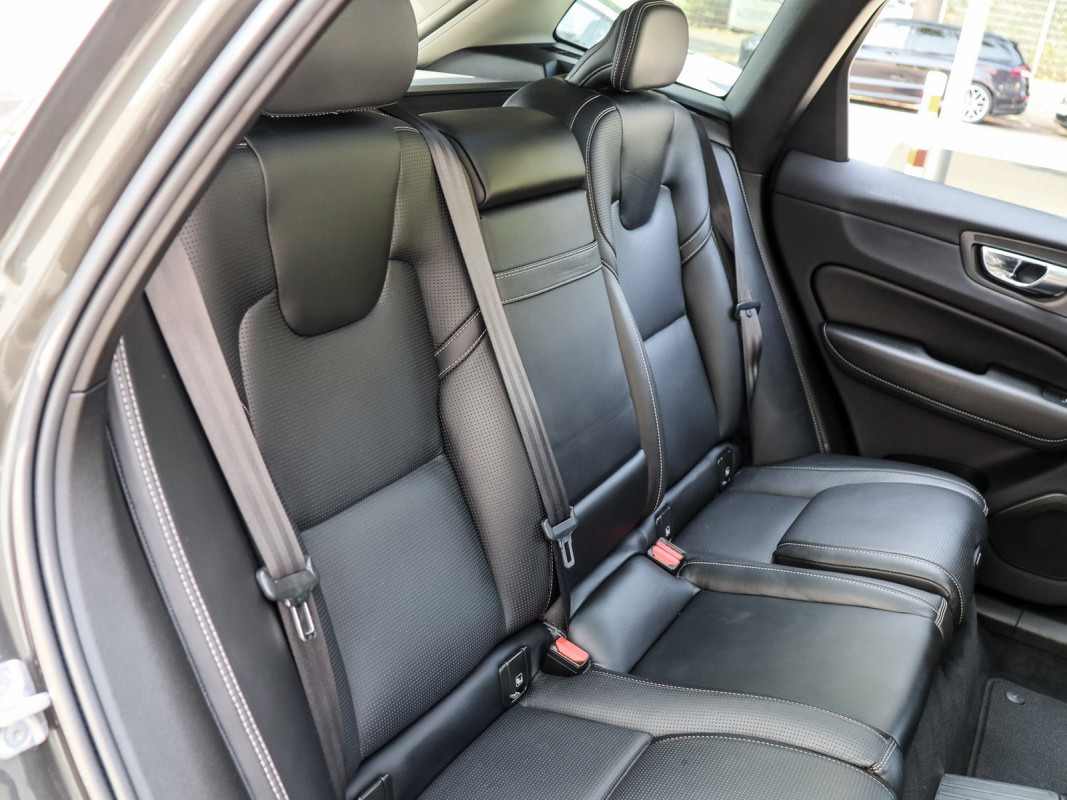 Volvo XC60 T8 AWD Recharge - SUV/Off-road - Grau - Gebrauchtwagen - Bild 5