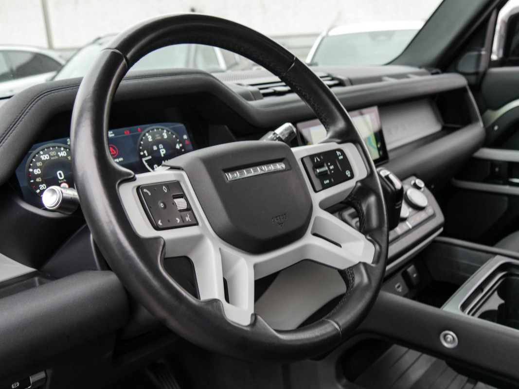 Land Rover Defender 110 D240 S - Winterpaket - Pano - AHK - SUV/Off-road - Grün - Gebrauchtwagen - Bild 8