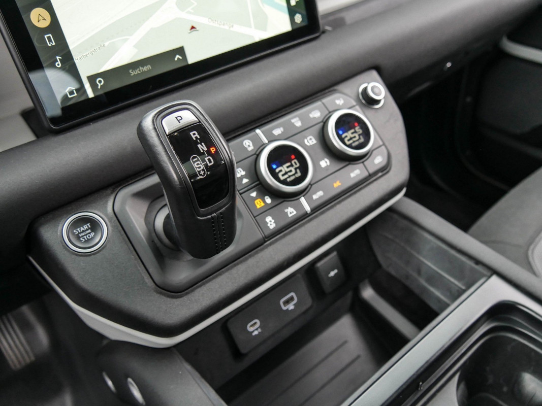 Land Rover Defender 110 D240 S - Winterpaket - Pano - AHK - SUV/Off-road - Grün - Gebrauchtwagen - Bild 9