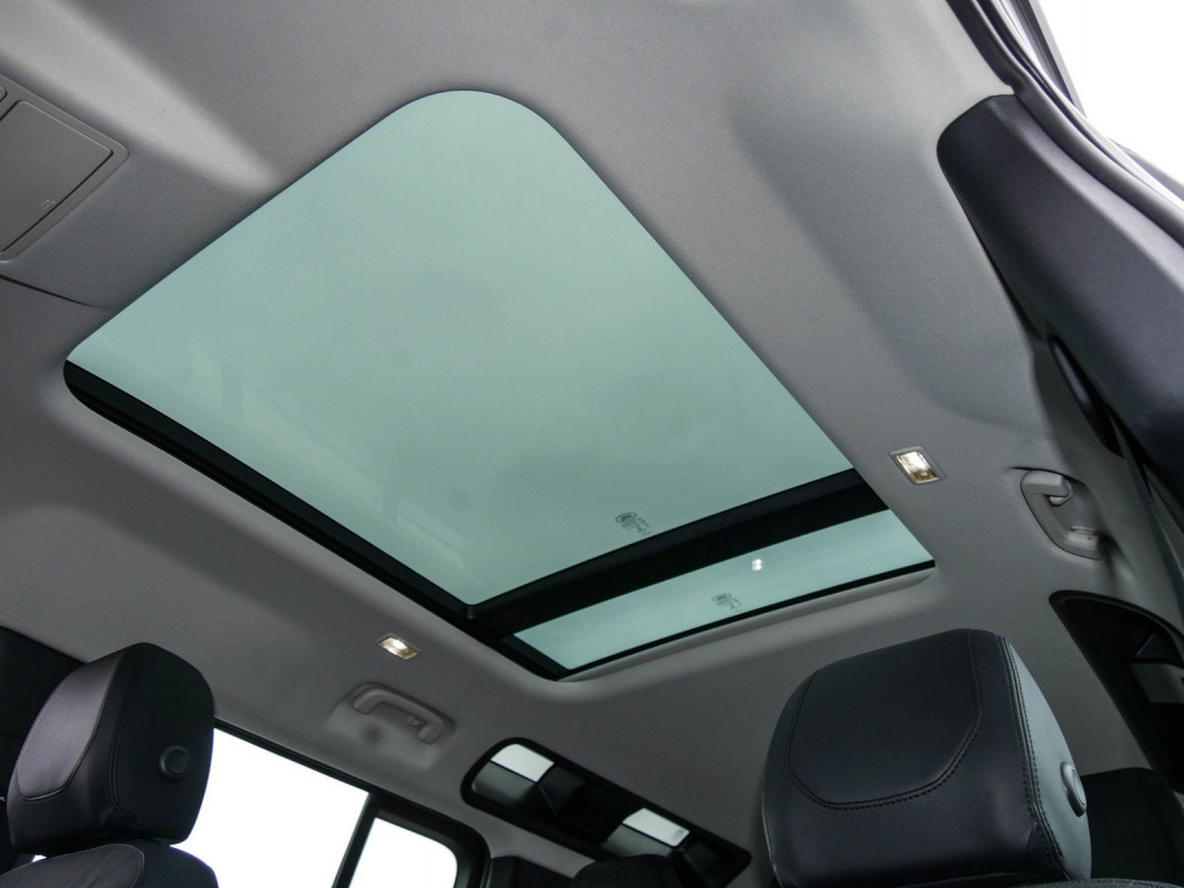 Land Rover Defender 110 D240 S - Winterpaket - Pano - AHK - SUV/Off-road - Grün - Gebrauchtwagen - Bild 10