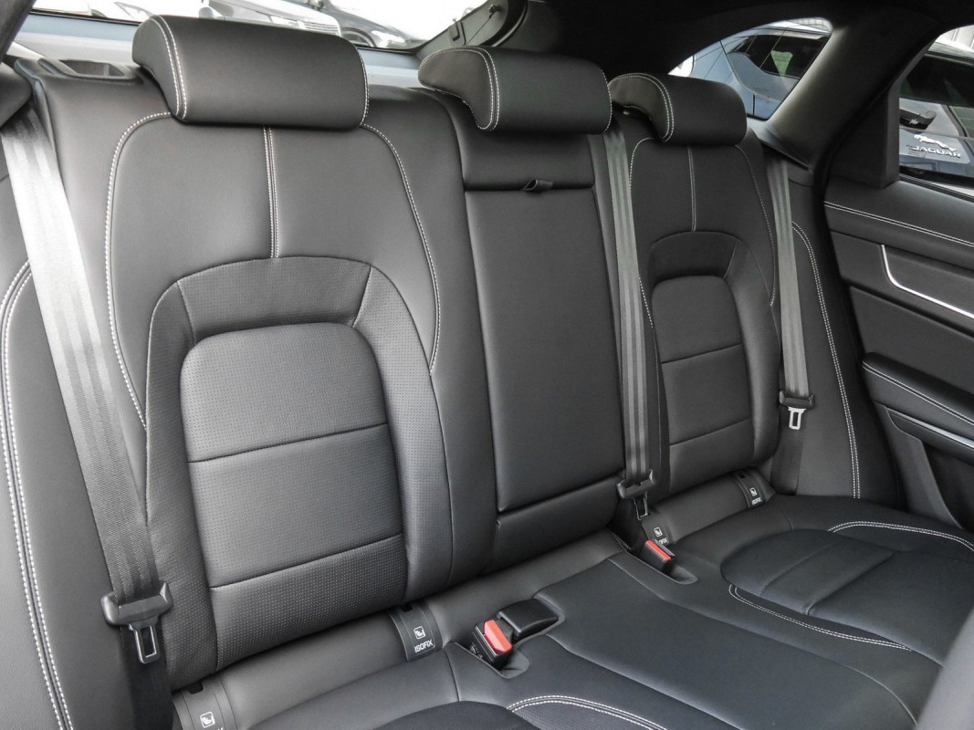 Jaguar F-PACE D200 R-Dynamic Black - Fahrassistenz-Paket - Anhängerkupplung - SUV/Off-road - Silber - Gebrauchtwagen - Bild 4