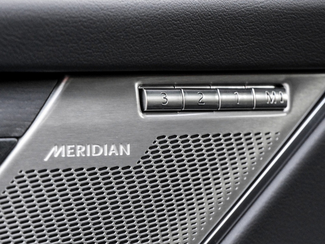 Jaguar F-PACE D200 R-Dynamic Black - Fahrassistenz-Paket - Anhängerkupplung - SUV/Off-road - Silber - Gebrauchtwagen - Bild 11