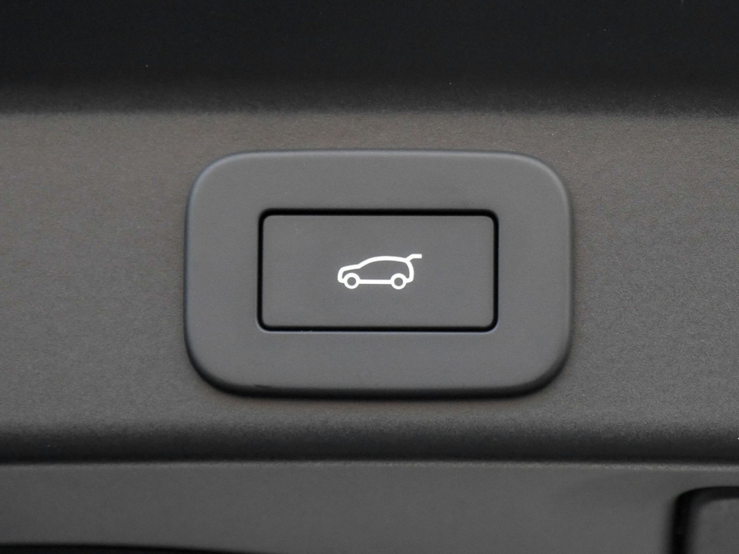 Jaguar F-PACE D200 R-Dynamic Black - Fahrassistenz-Paket - Anhängerkupplung - SUV/Off-road - Silber - Gebrauchtwagen - Bild 15