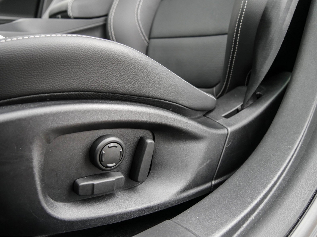 Jaguar I-PACE EV400 R-Dyn. SE UPE: 100.161,- inkl. Bereitstellungskosten - SUV/Off-road - Schwarz - Gebrauchtwagen - Bild 12