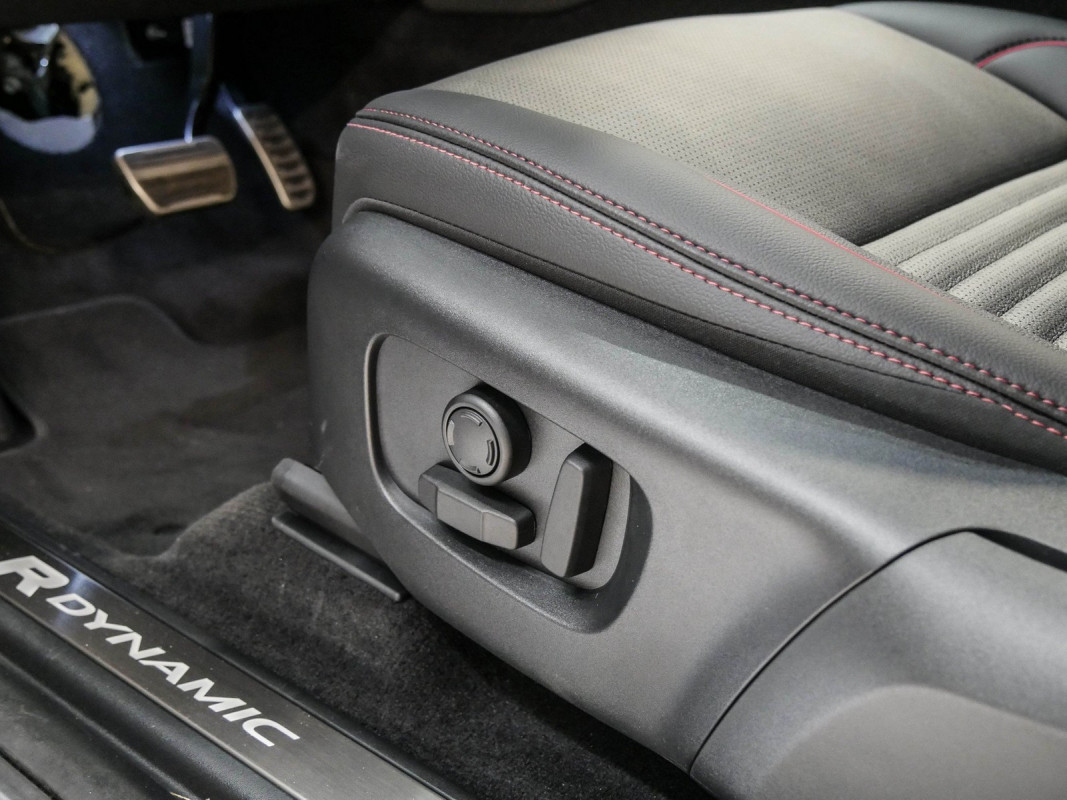 Land Rover Discovery Sport AWD P200 R-Dynamic SE - SUV/Off-road - Grau - Gebrauchtwagen - Bild 12