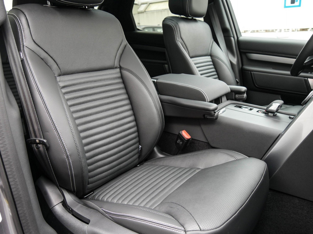 Land Rover Discovery D250 AWD R-Dynamic SE, AHK, Pano - SUV/Off-road - Grau - Gebrauchtwagen - Bild 6