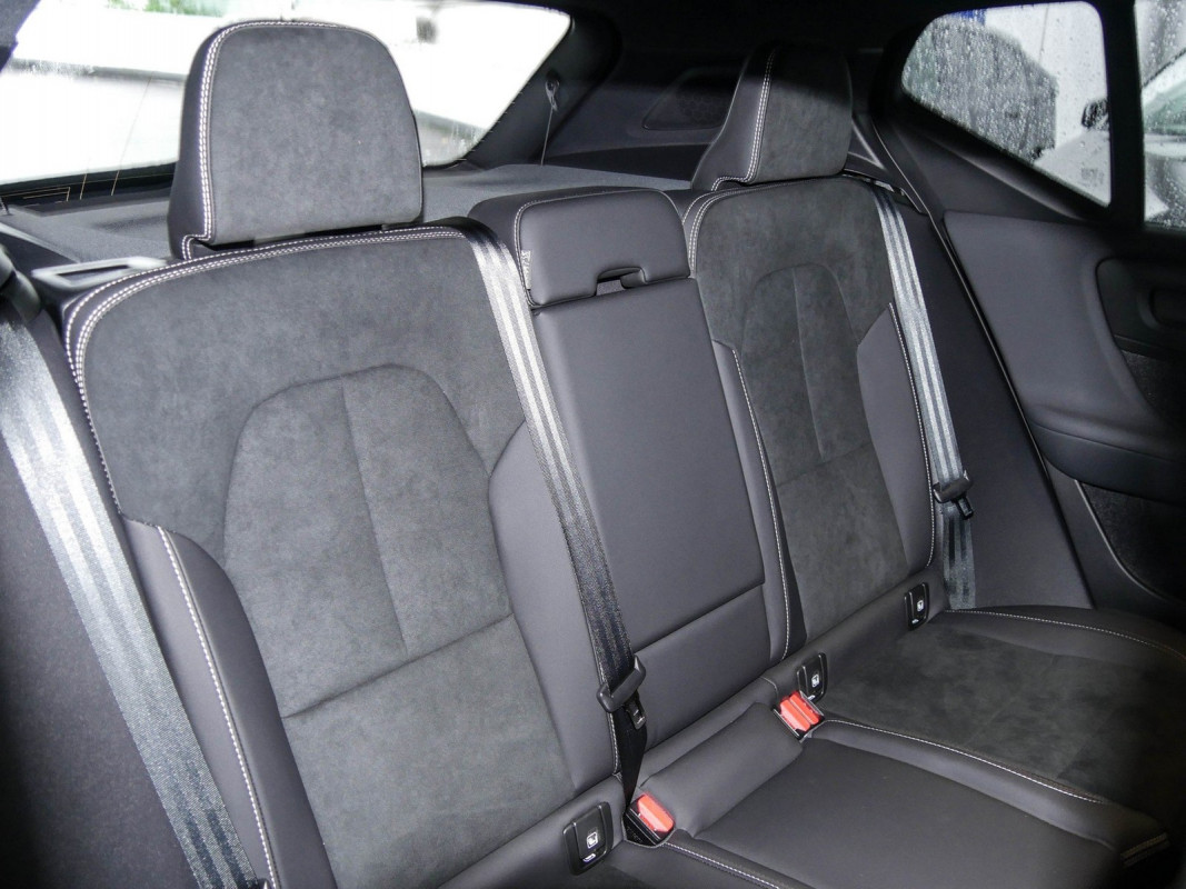 Volvo XC40 - SUV/Off-road - Schwarz - Gebrauchtwagen - Bild 5