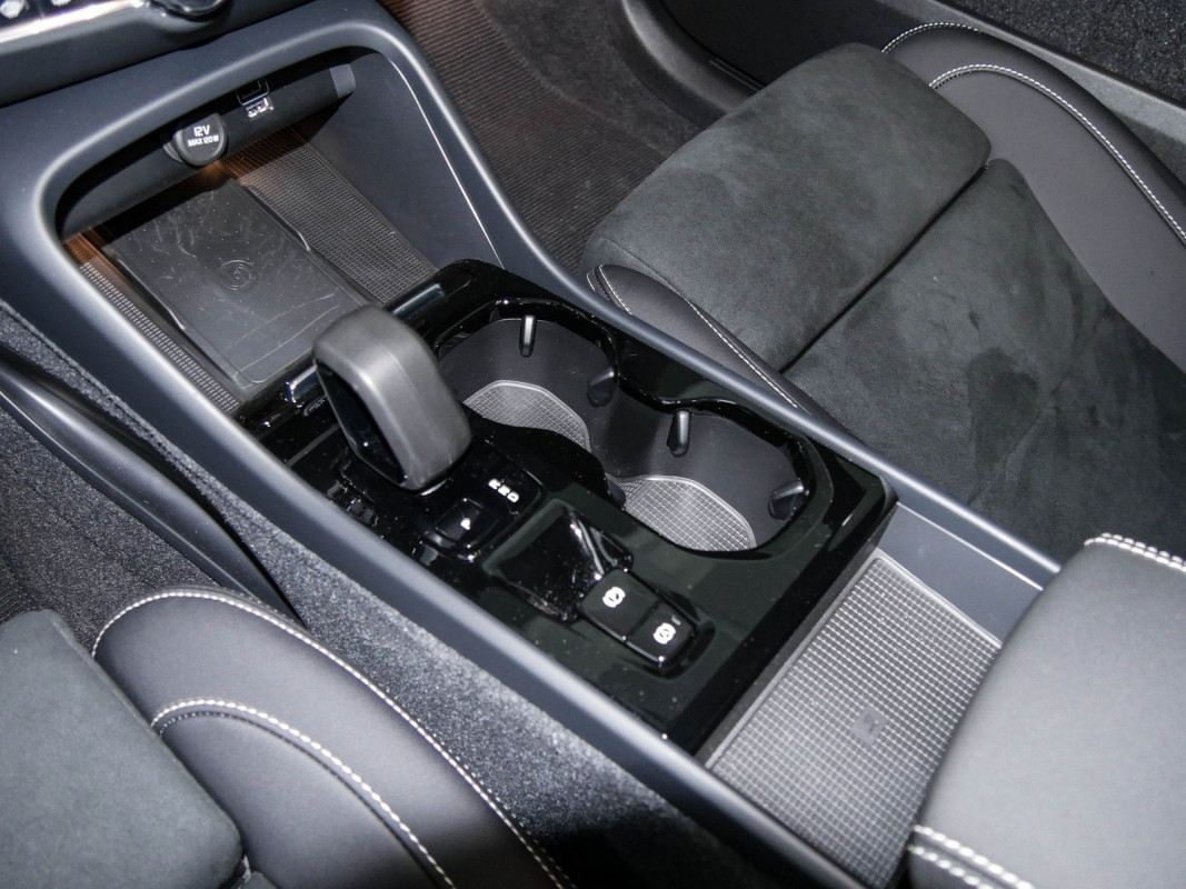 Volvo XC40 - SUV/Off-road - Schwarz - Gebrauchtwagen - Bild 11