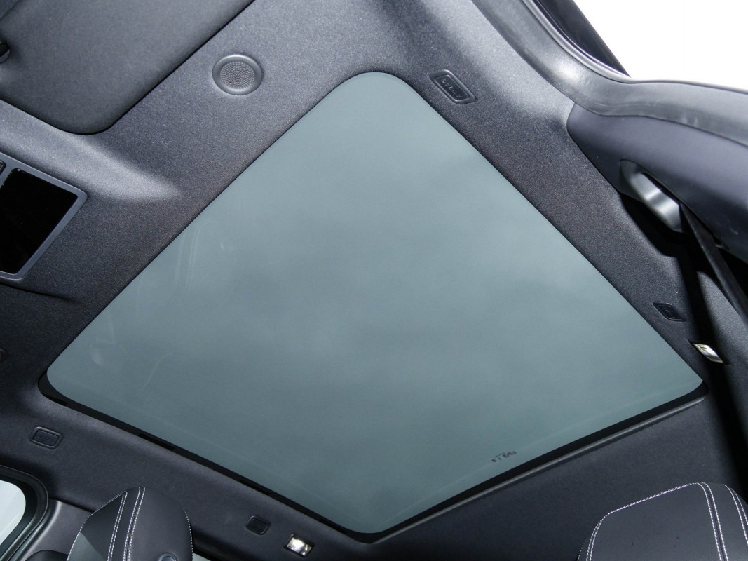 Jaguar E-PACE D200 R-Dynamic SE AWD - SUV/Off-road - Schwarz - Gebrauchtwagen - Bild 10