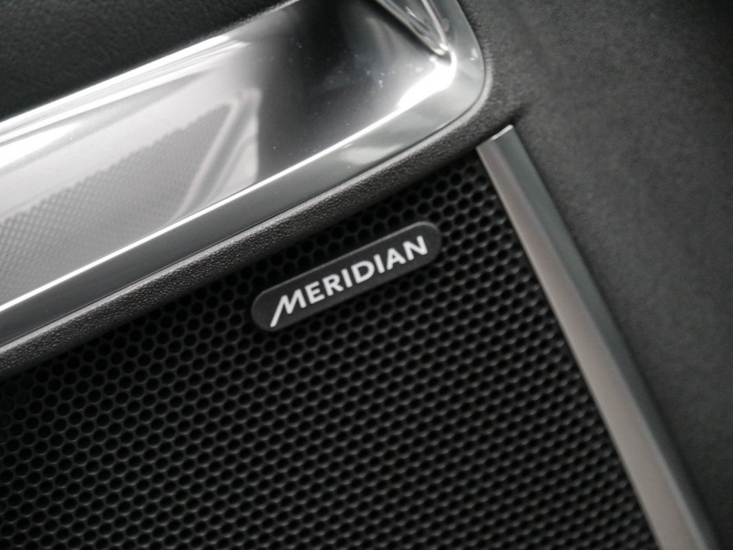 Jaguar E-PACE D200 R-Dynamic SE AWD - SUV/Off-road - Schwarz - Gebrauchtwagen - Bild 13