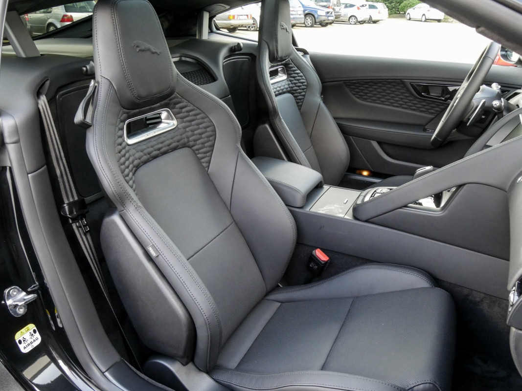 Jaguar F-TYPE Coupe P450 AWD 75 UPE:119.605,- Euro - Sportwagen/Coupé - Schwarz - Neuwagen - Bild 4