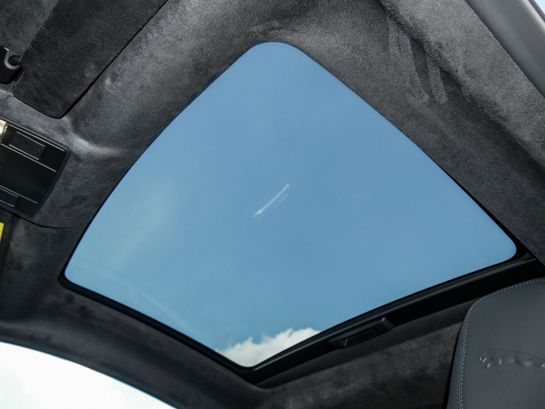 Jaguar F-TYPE Coupe P450 AWD 75 UPE:119.605,- Euro - Sportwagen/Coupé - Schwarz - Neuwagen - Bild 10