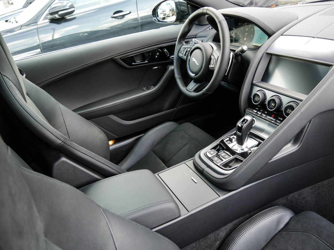 Jaguar F-TYPE P300 R-Dynamic Coupé - Sportwagen/Coupé - Schwarz - Neuwagen - Bild 3