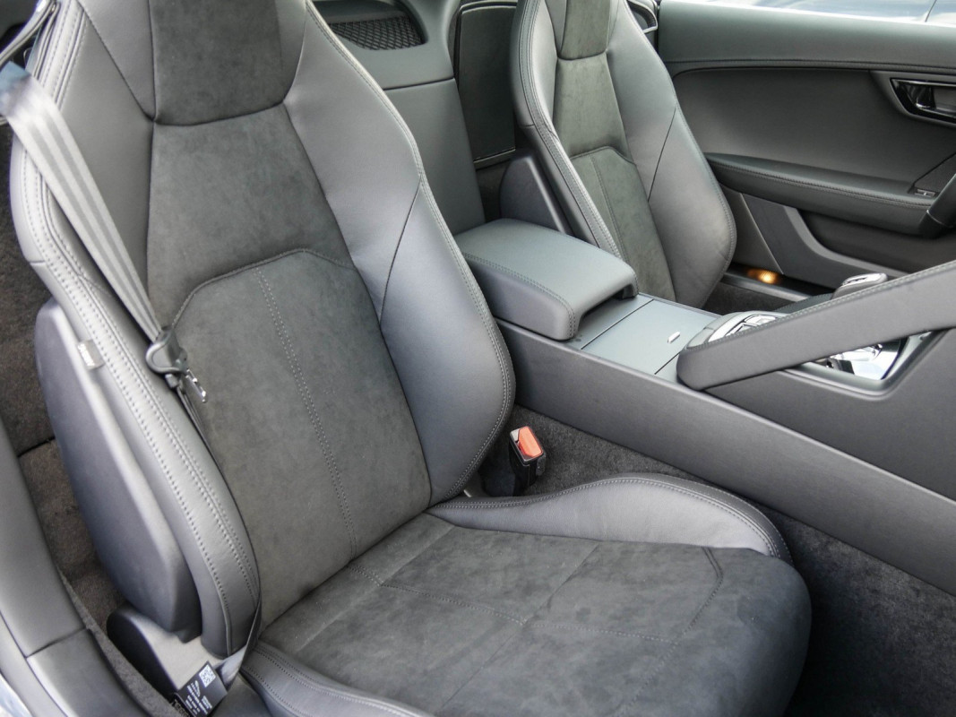 Jaguar F-TYPE P300 R-Dynamic Coupé - Sportwagen/Coupé - Schwarz - Neuwagen - Bild 5