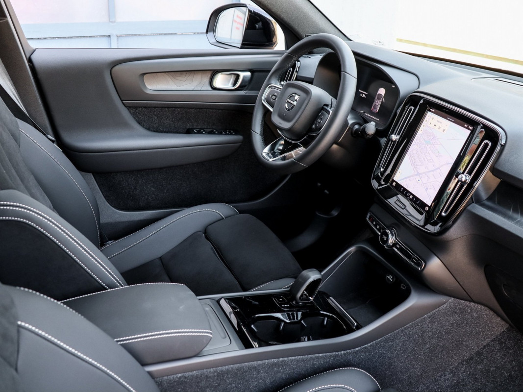 Volvo C40 Recharge Pure Electric 2WD - SUV/Off-road - Schwarz - Gebrauchtwagen - Bild 3