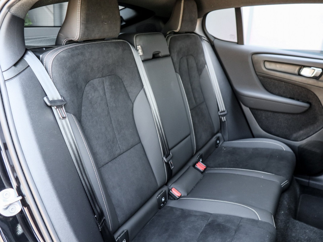 Volvo C40 Recharge Pure Electric 2WD - SUV/Off-road - Schwarz - Gebrauchtwagen - Bild 5