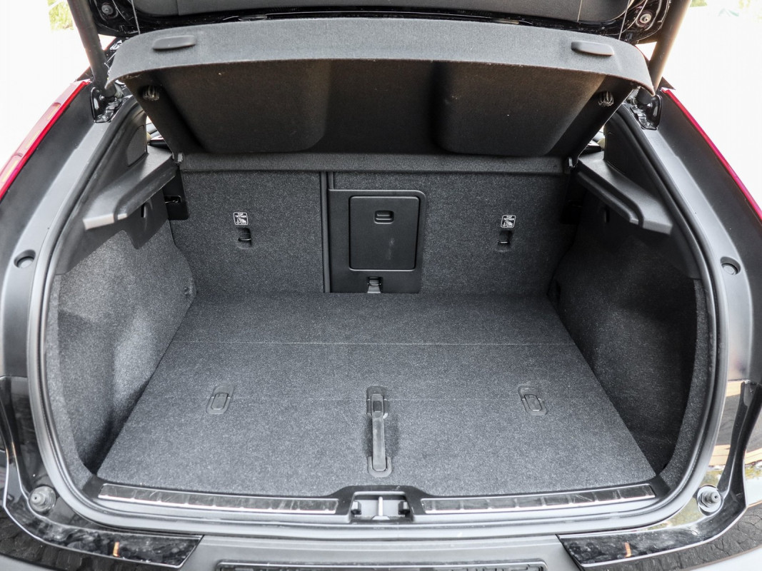 Volvo C40 Recharge Pure Electric 2WD - SUV/Off-road - Schwarz - Gebrauchtwagen - Bild 12