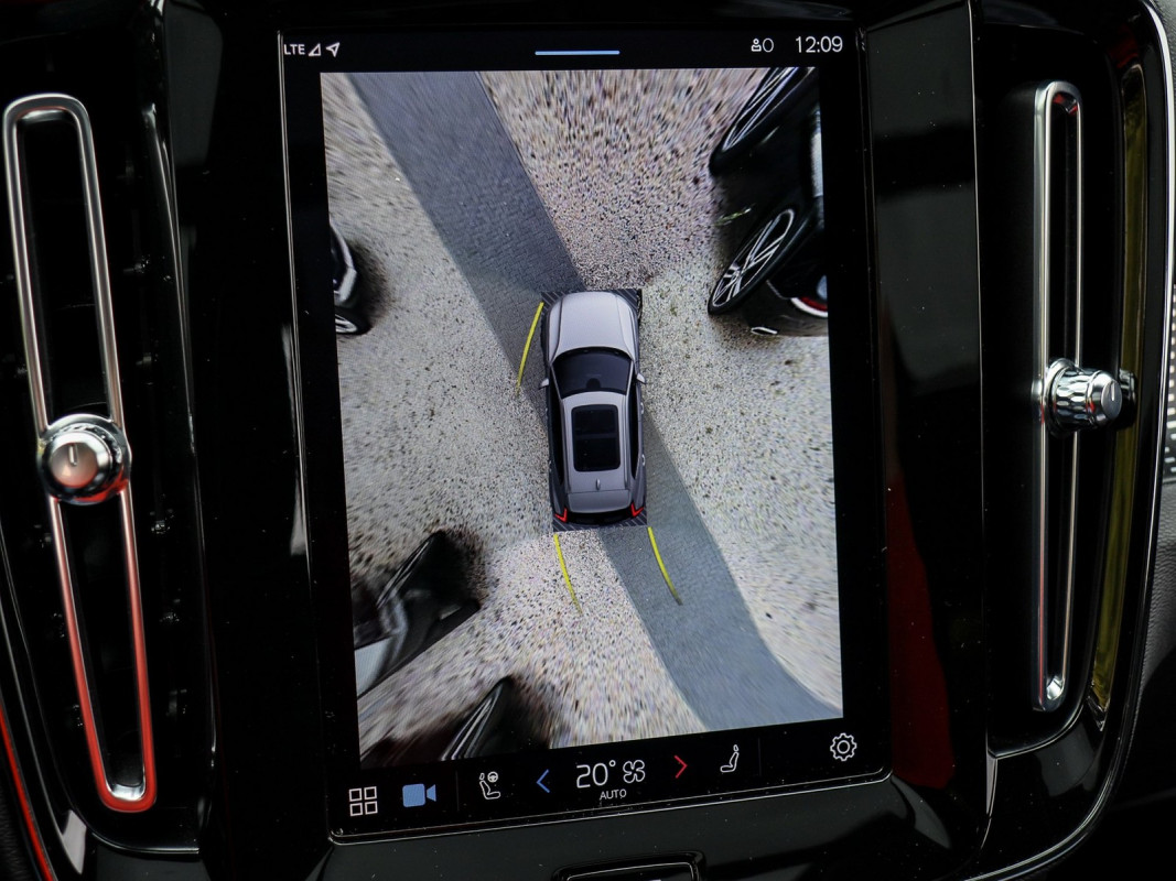 Volvo XC40 P8 Recharge - SUV/Off-road - Schwarz - Gebrauchtwagen - Bild 14