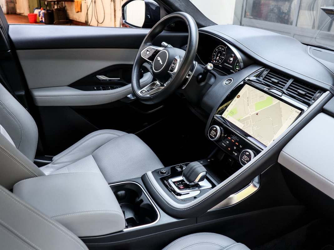 Jaguar E-PACE - SUV/Off-road - Blau - Gebrauchtwagen - Bild 3